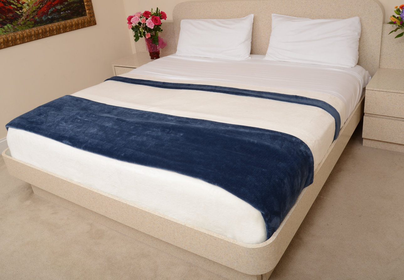 Off-White Cream & Navy King/Cal King