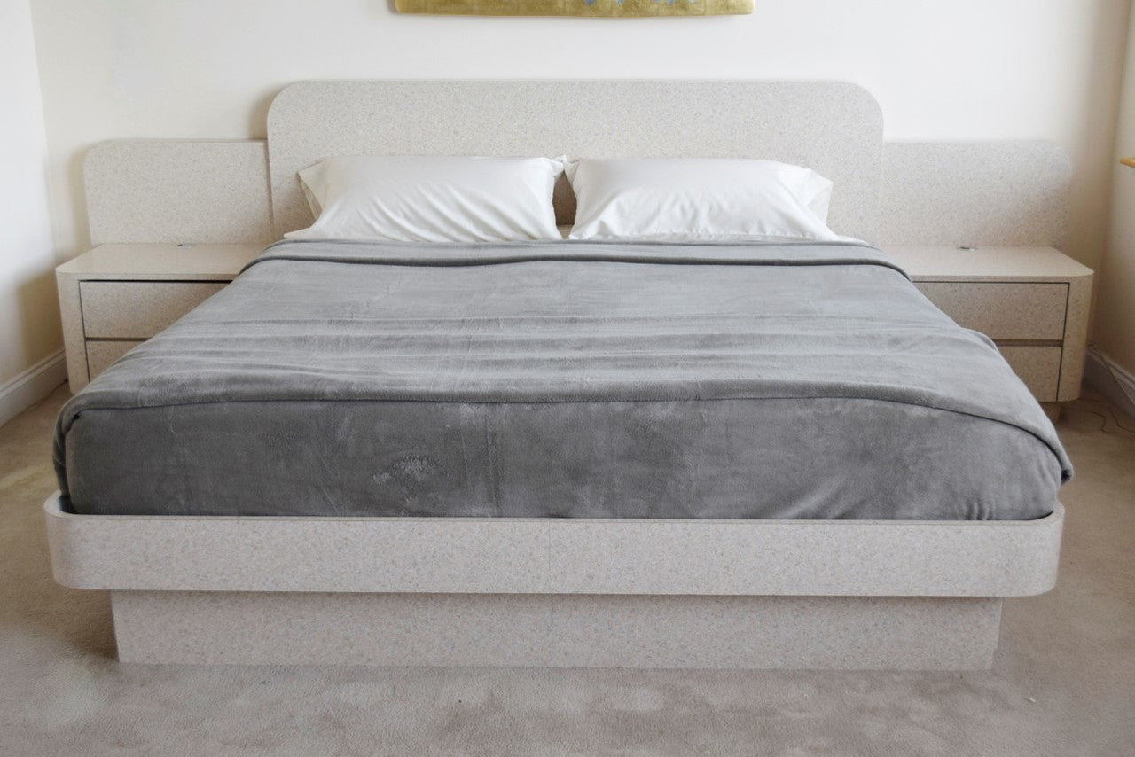 Simple Grey King
